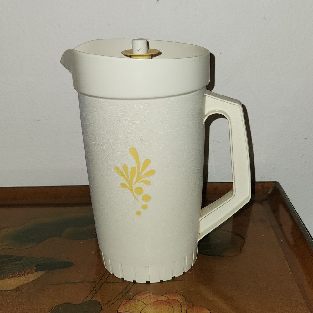 Tupperware Almond Pitcher Vintage 72 oz.